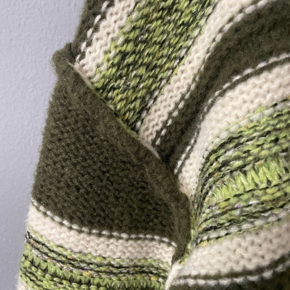 NWOT POL Oversized Mock Neck Balloon Sleeves Fringe Knit Sweater. Size Small - Picture 6 of 7